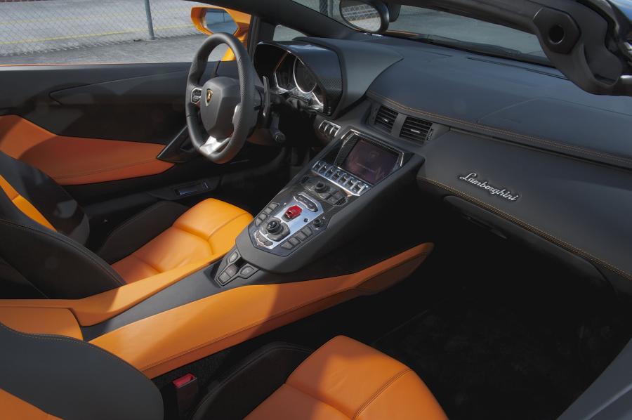  Lamborghini Aventador LP700-4 Roadster 2012 года  (фото 21 из 88)